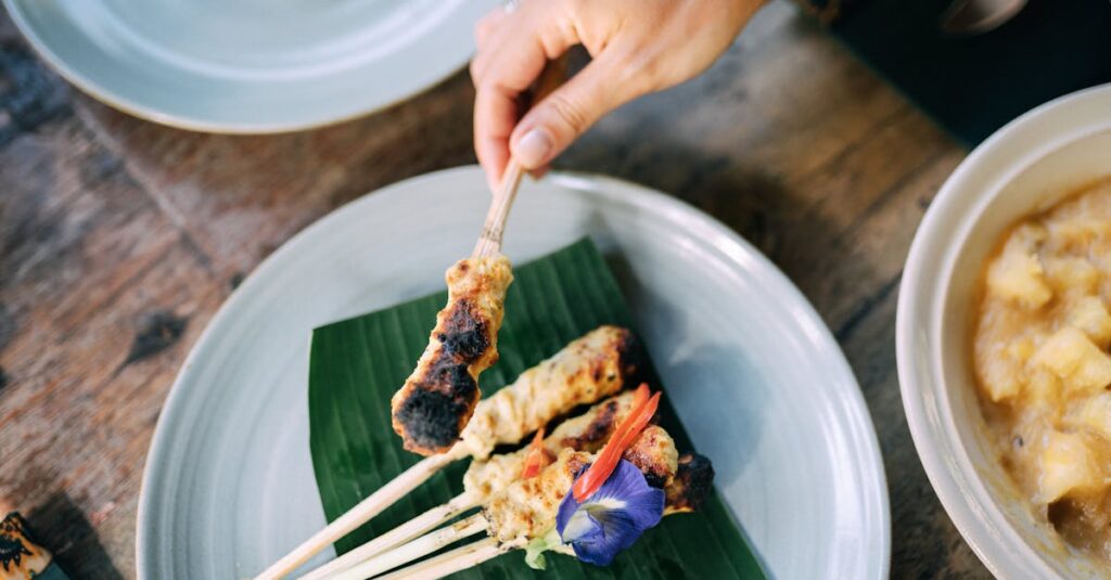 Hoe maak je een authentieke Indonesische saté maaltijd?
