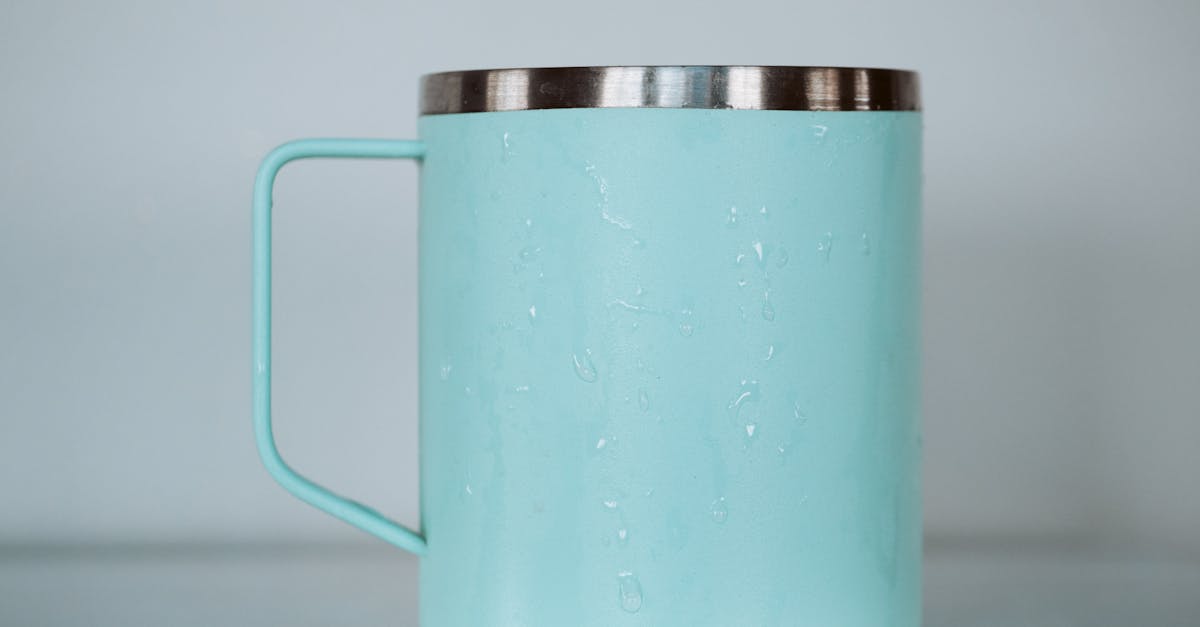 Waarom is mijn urine geel ondanks veel drinken?