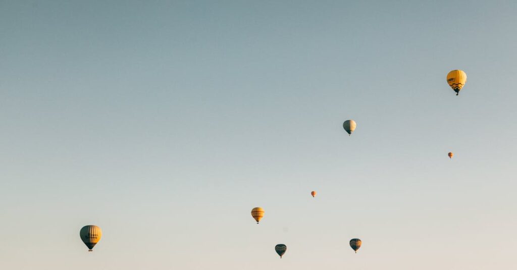 Hoe blijft een luchtballon in de lucht drijven?