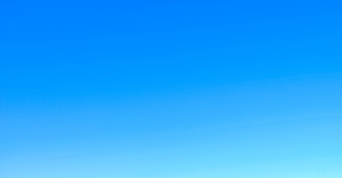 Waarom heeft lucht een blauwe kleur als je er doorheen kijkt?