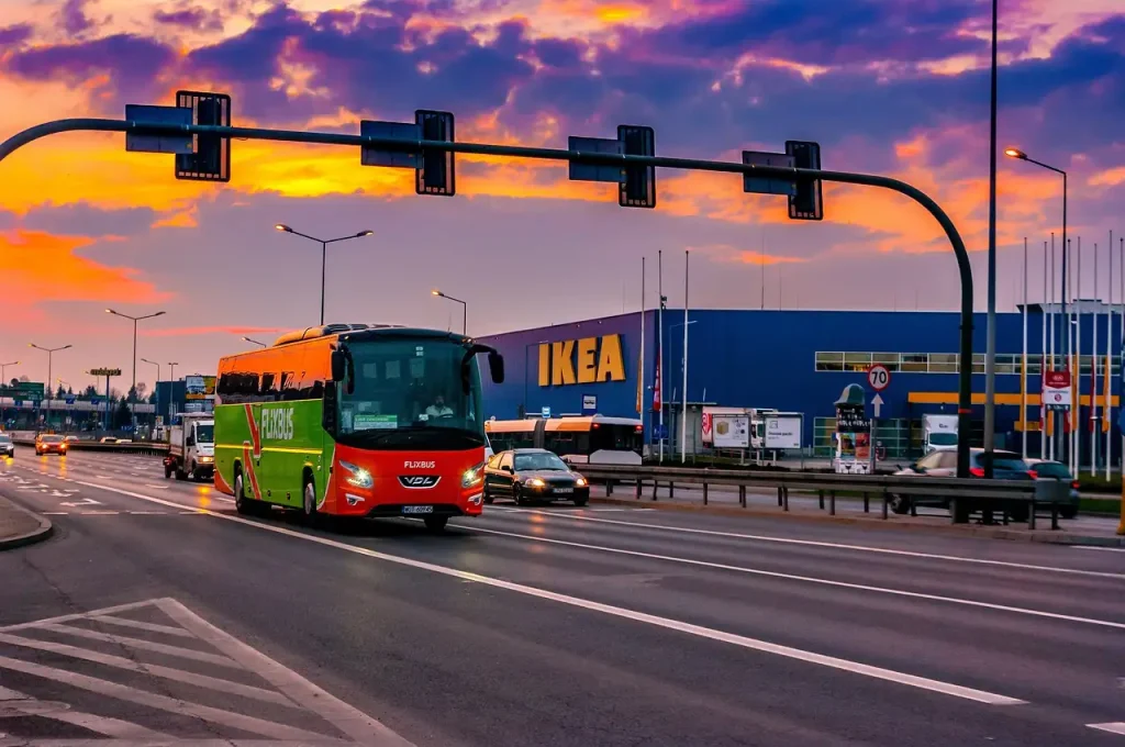Wat is de geschiedenis van het merk IKEA uit Zweden?