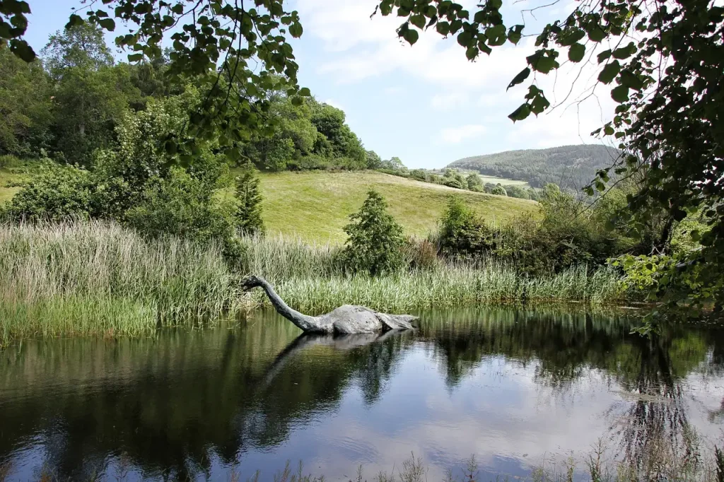 Welke stad in Schotland is bekend om Loch Ness?