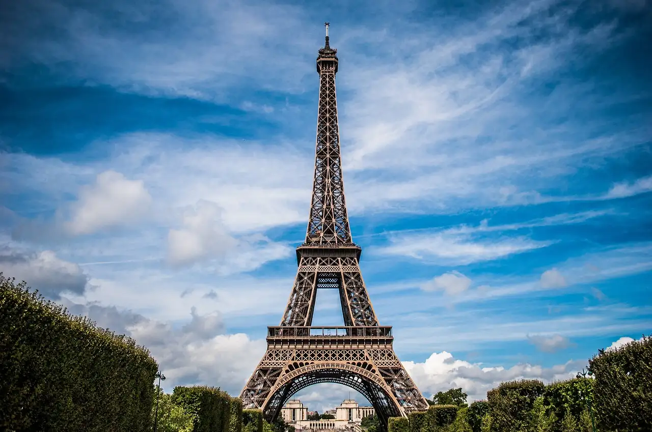 Welke toren in Parijs werd gebouwd voor de Wereldtentoonstelling?