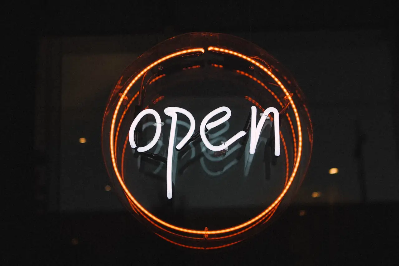 Hoe democratiseren open-sourceprojecten softwareontwikkeling?