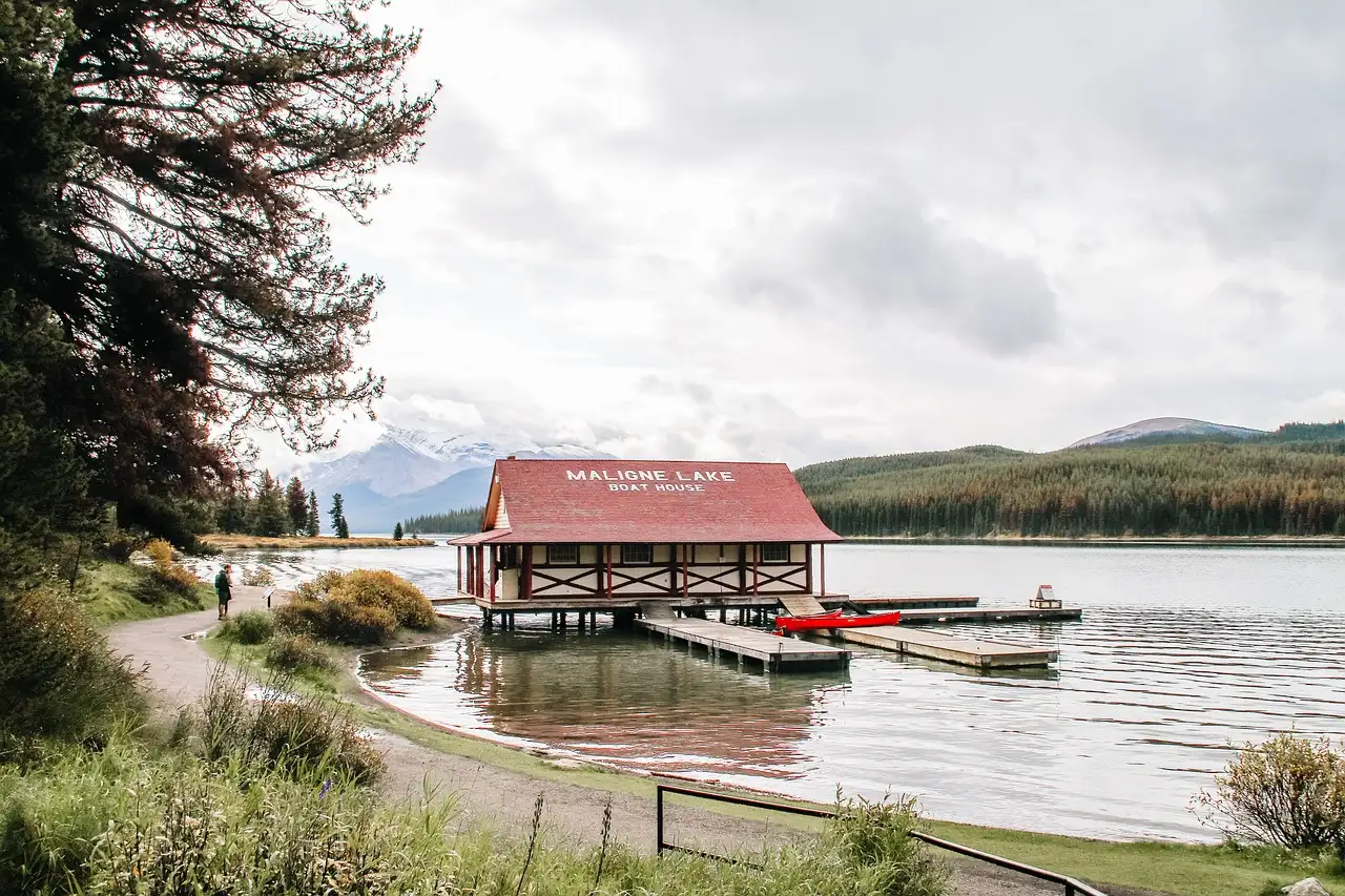 Hoe groot is Lake Athabasca in Canada? Ontdek het hier!