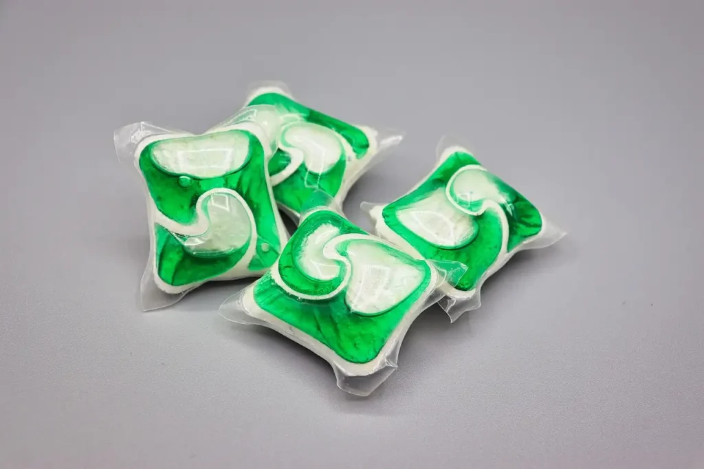 Hoe verwijder je vetvlekken van muren met afwasmiddel?