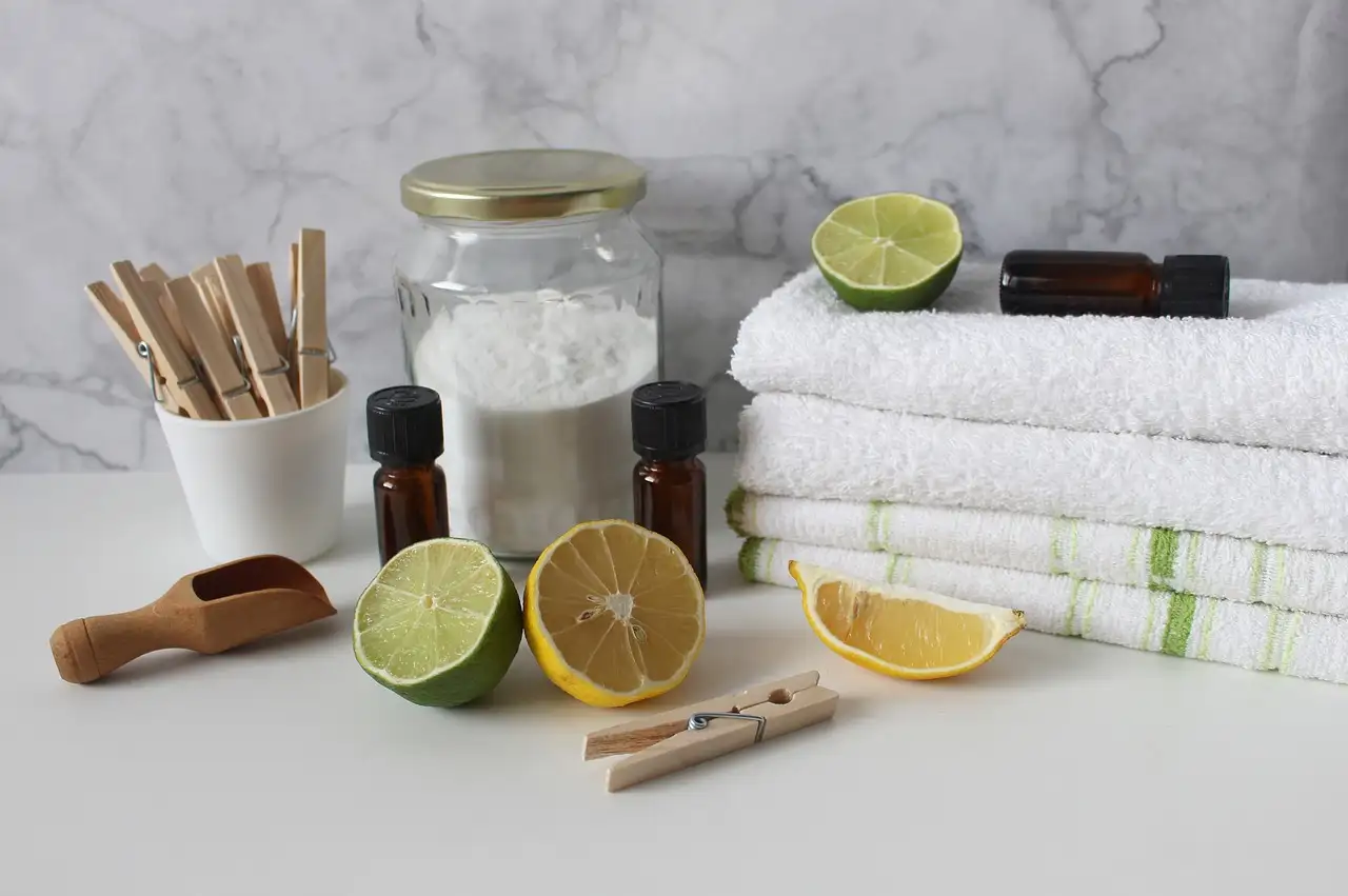 Hoe verwijder je vlekken van marmer met baking soda?