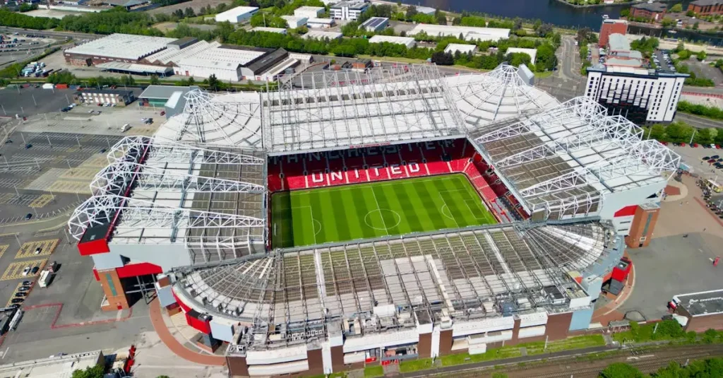 Waar is de vestigingsplaats van Manchester United?