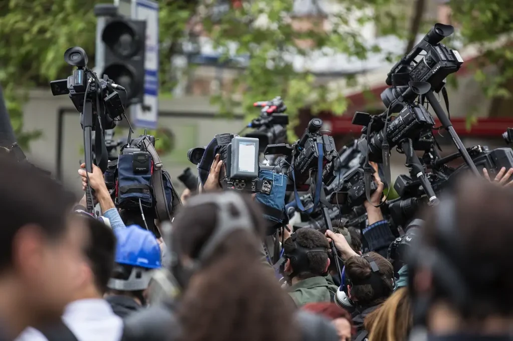 Wat is het belang van journalisten tijdens oorlogen?
