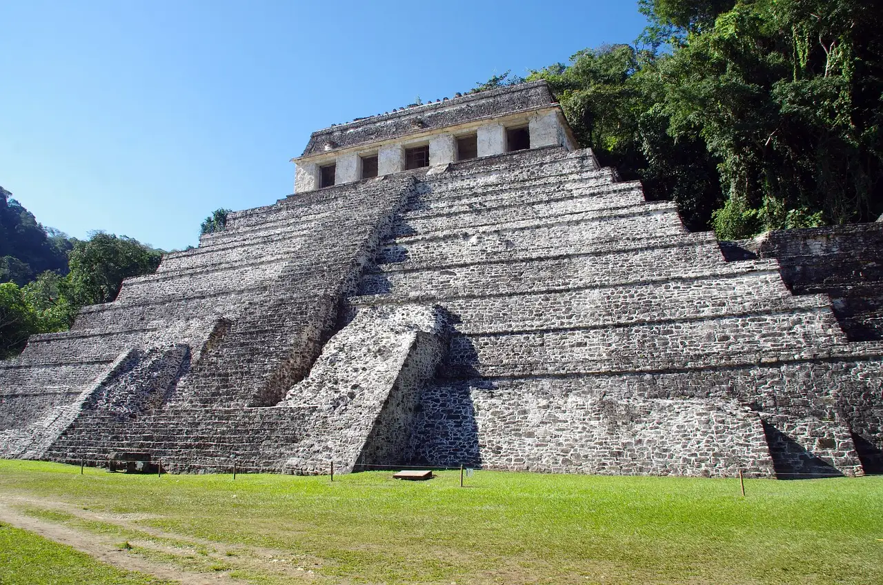 Wat is het belang van Palenque in de Maya-geschiedenis?