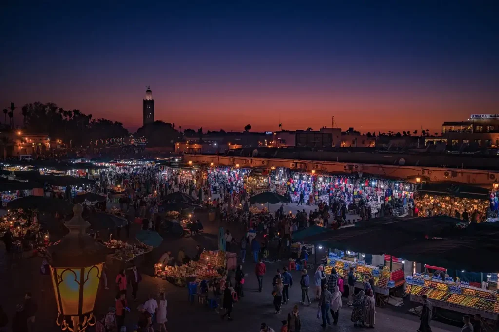 Welke stad heeft de beroemde Jemaa el-Fnaa in Marokko?