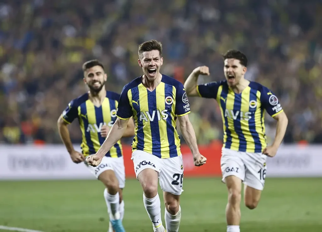 Welke stad is de thuisbasis van Fenerbahçe?