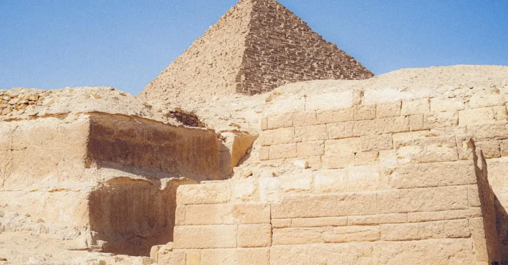 Wie bouwde de Grote Piramide van Gizeh en waarom?