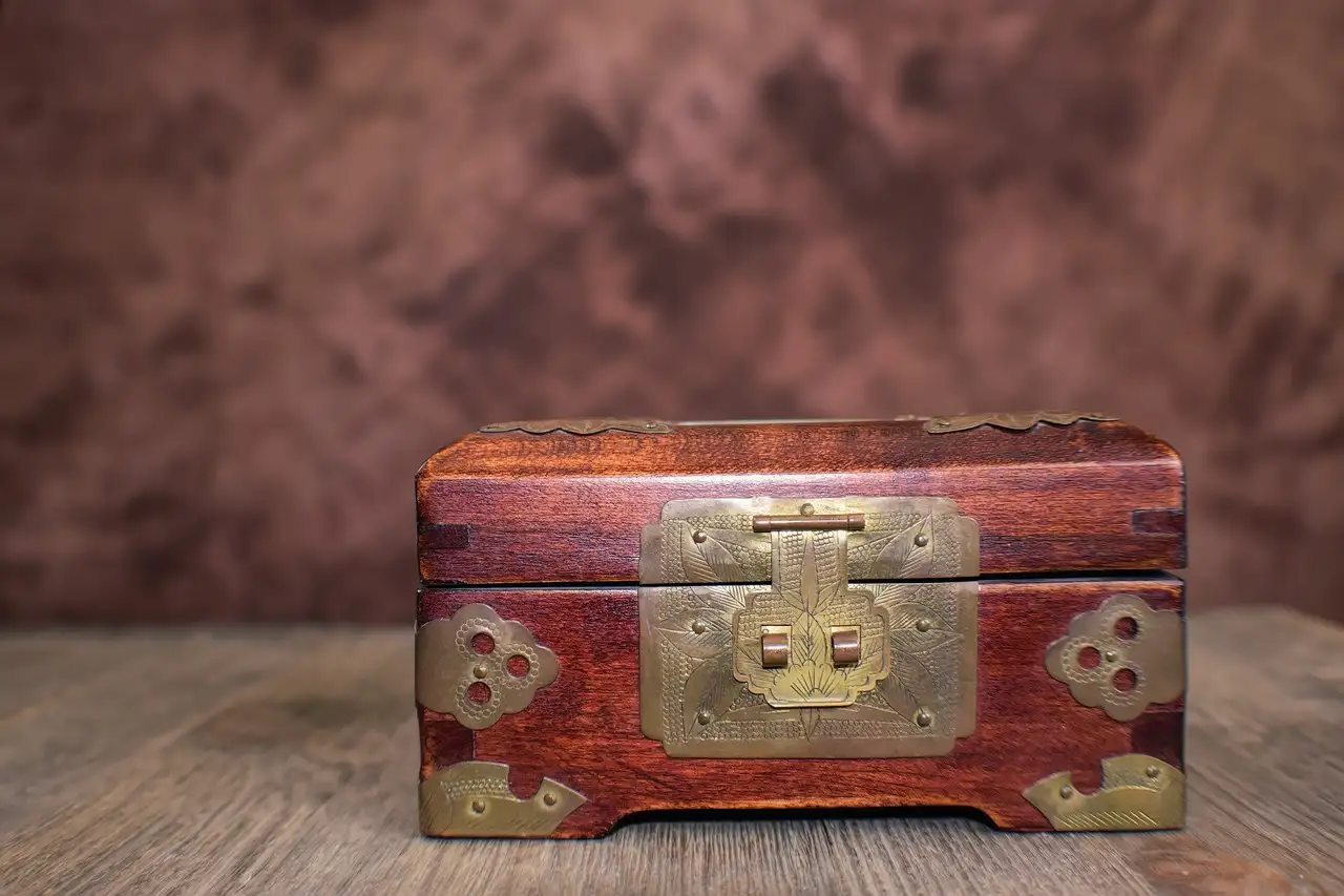 Wie was Pandora en wat was haar rol in de mythologie?