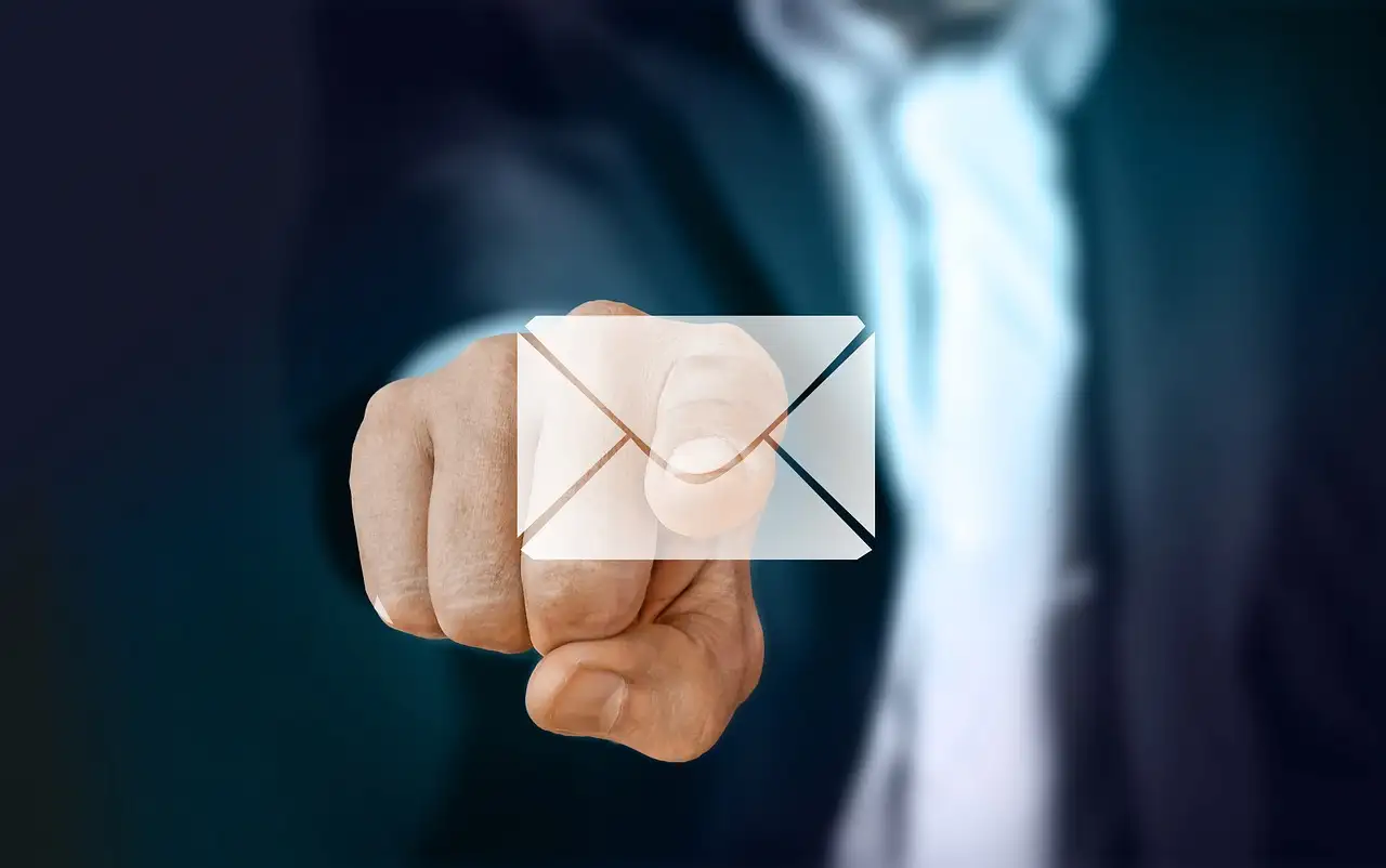 Hoe neem je contact op via e-mail?