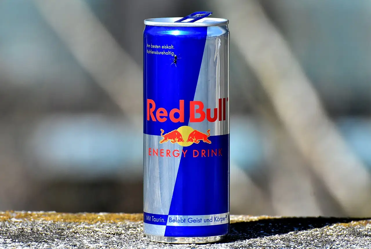 Wat is de geschiedenis van het merk Red Bull uit Oostenrijk?