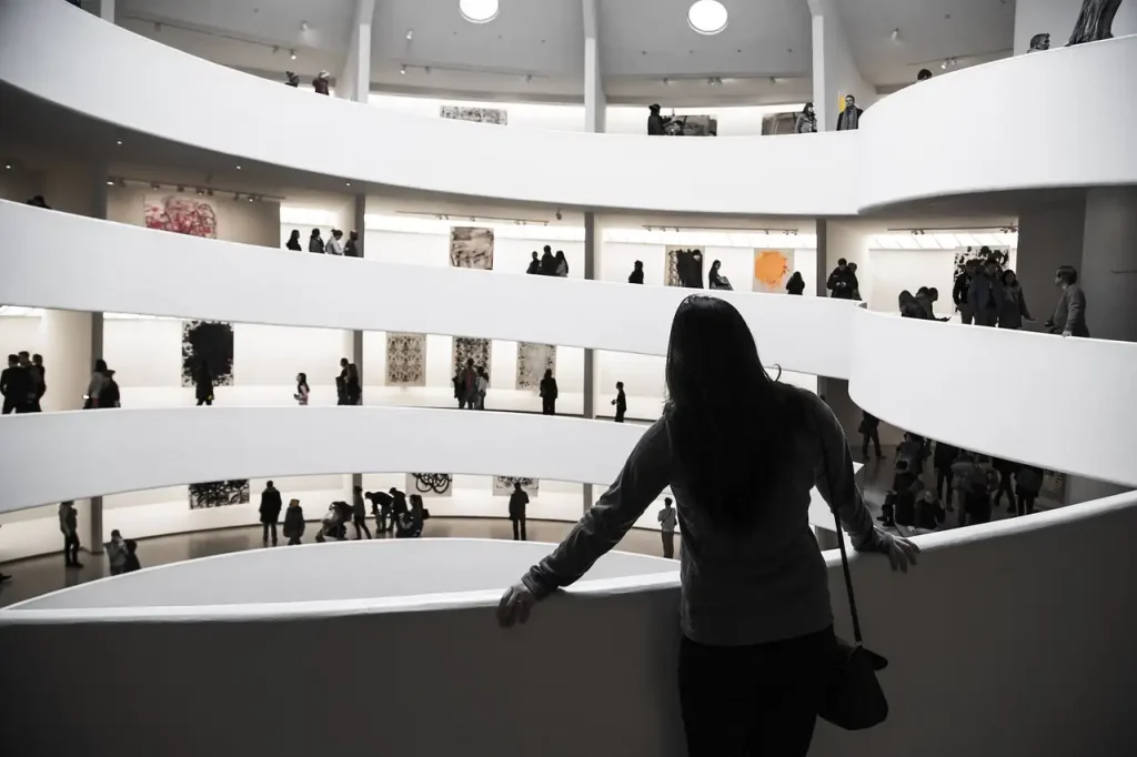 Wat is de naam van het iconische museum voor moderne kunst in NY?