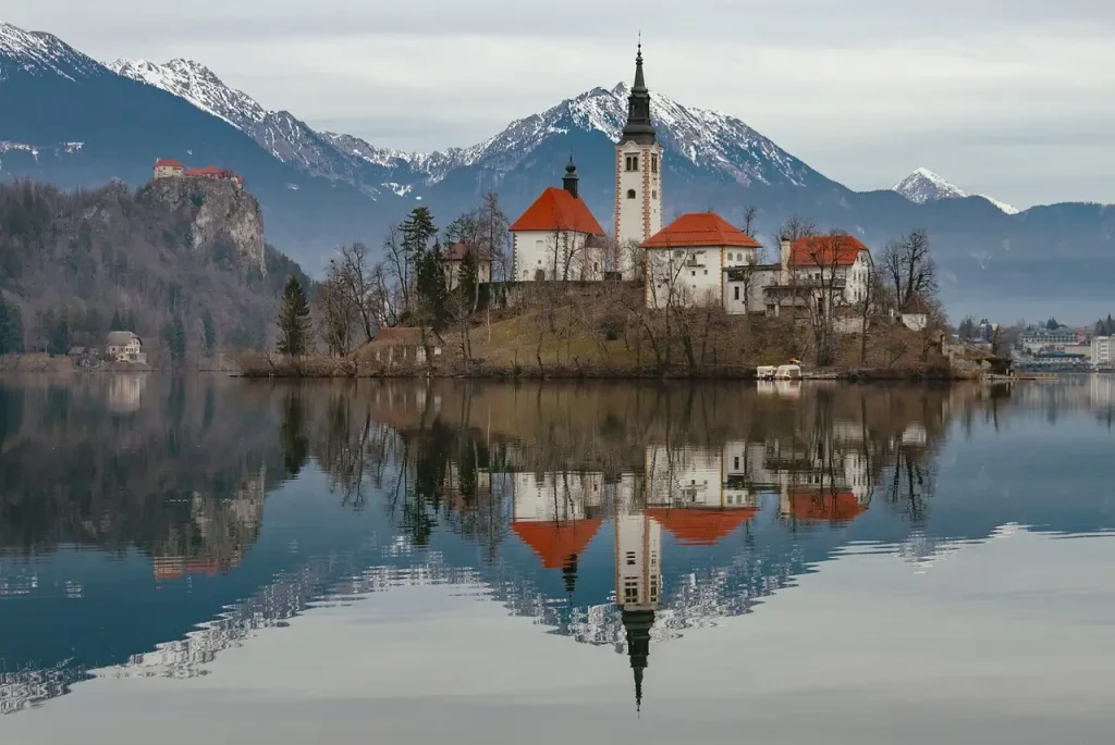 Wat maakt het meer van Bled in Slovenië zo beroemd?
