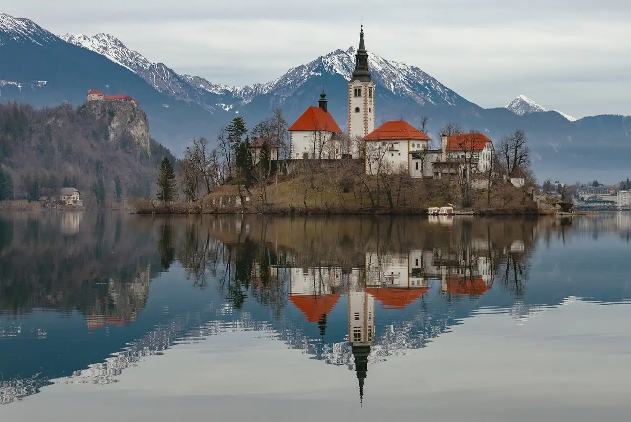 Wat maakt het meer van Bled in Slovenië zo beroemd?