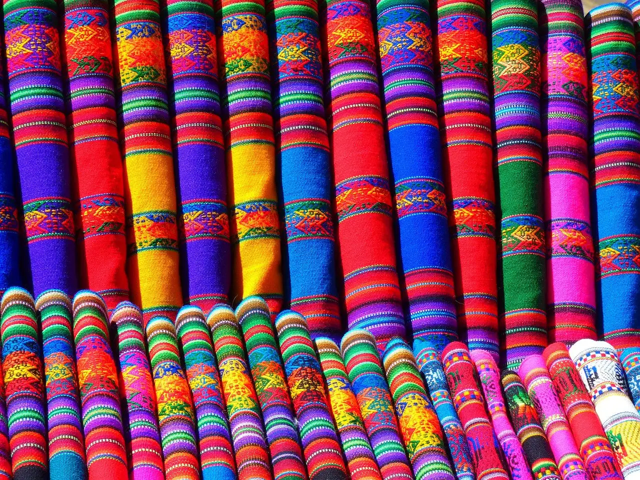 Welke hout- en textieltrends zijn nu populair op de markt?