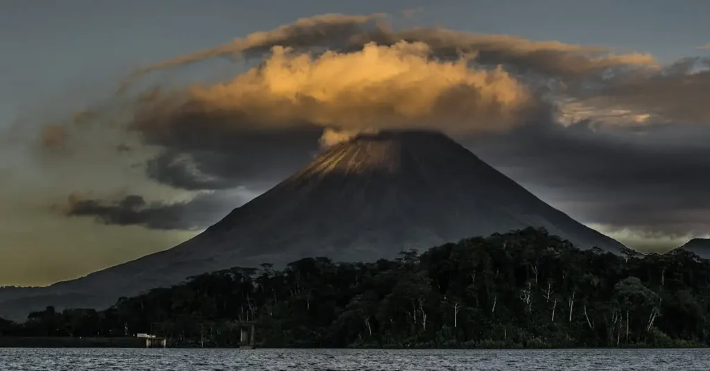 Welke regio in Costa Rica staat bekend om de Arenal-vulkaan?