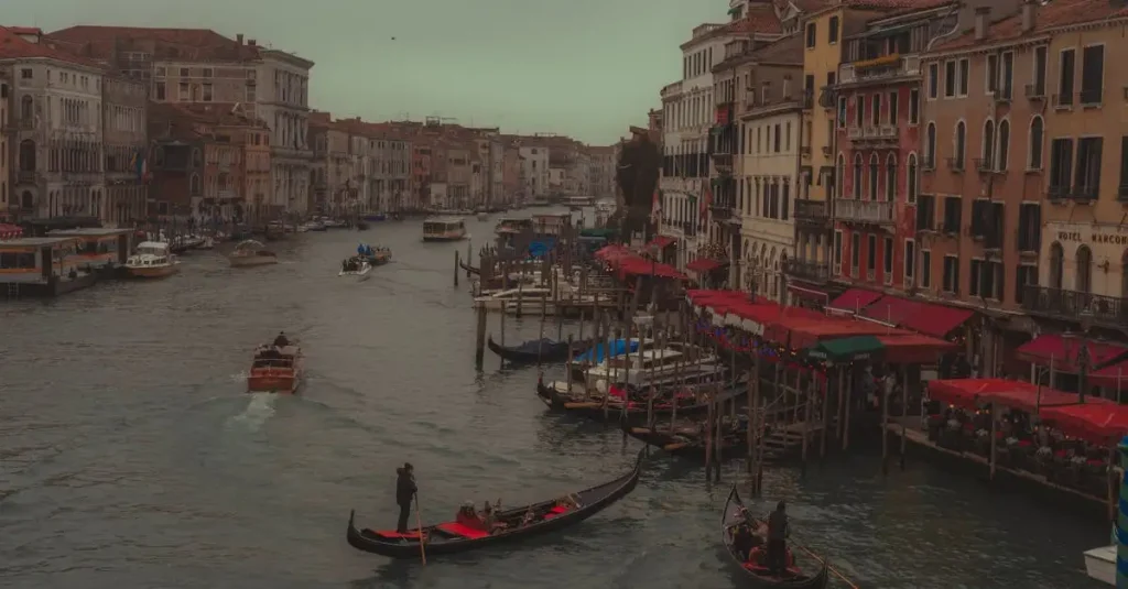 Welke stad in Italië is beroemd om scheepsbouw?
