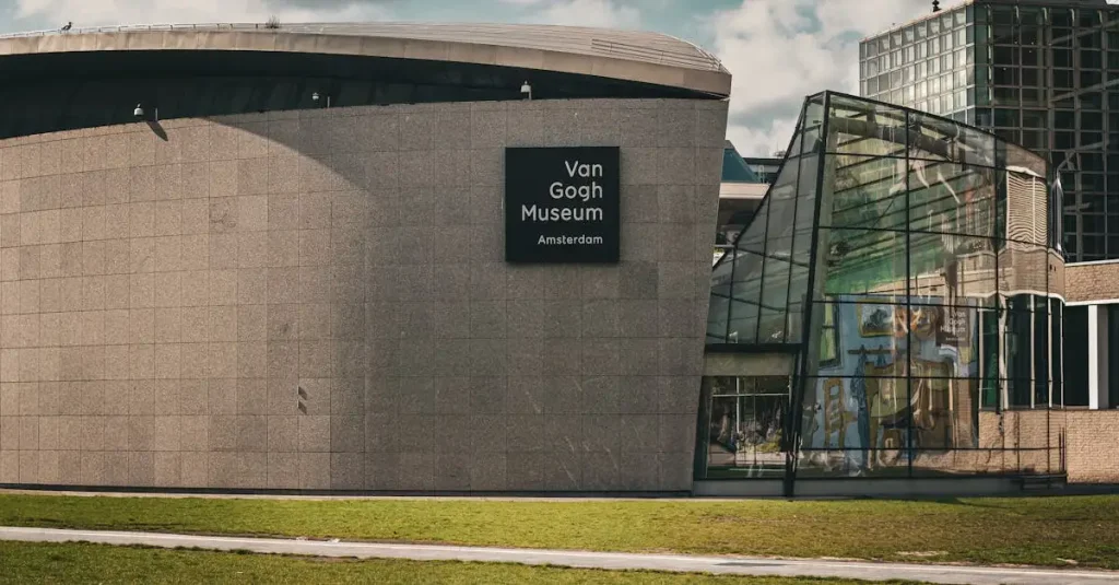 Wie is de kunstenaar achter 'Sterrennacht'?