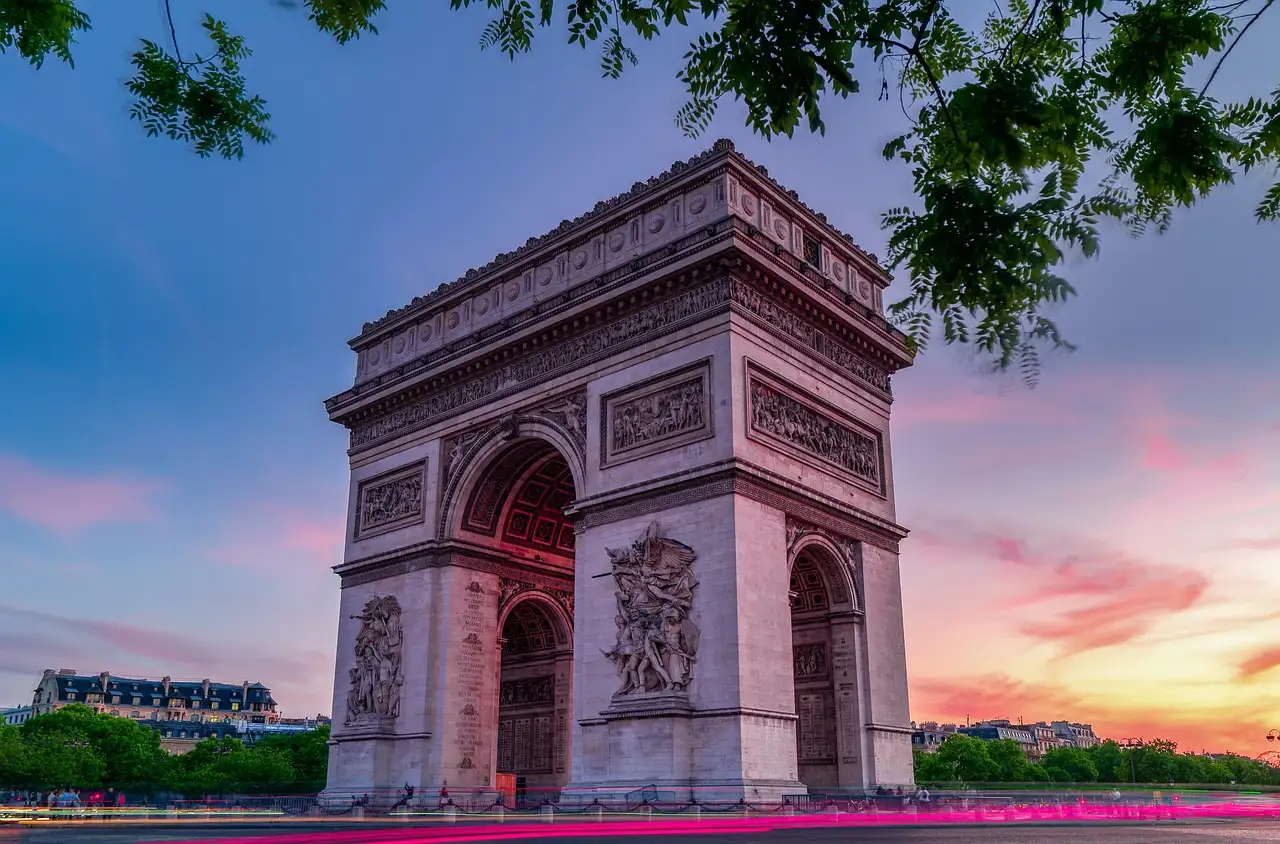 Wie is de schilder van De Rechtspraak van Paris?