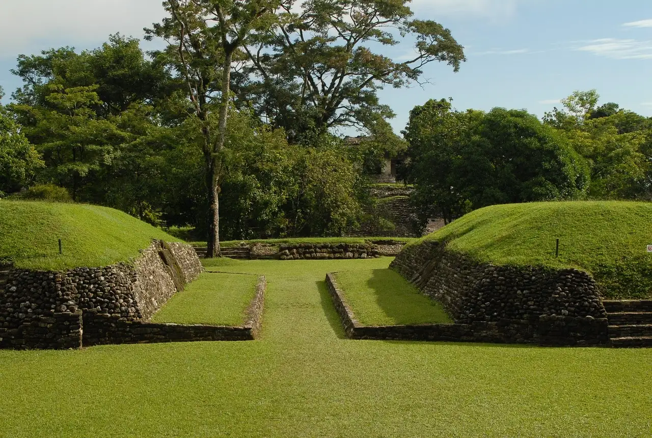 Hoe beïnvloedden de Spanjaarden de Maya-cultuur?