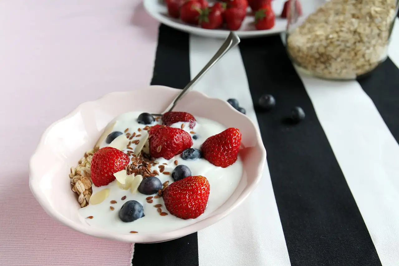 Hoe kan yoghurt helpen bij het hydrateren van een droge huid?