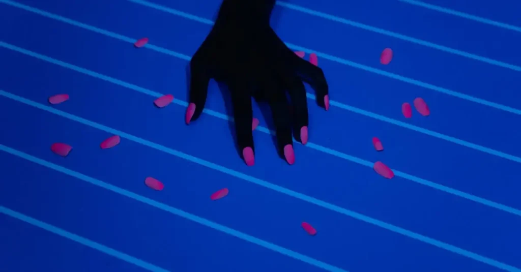 Hoe kun je je nagels verhelderen met citroen?