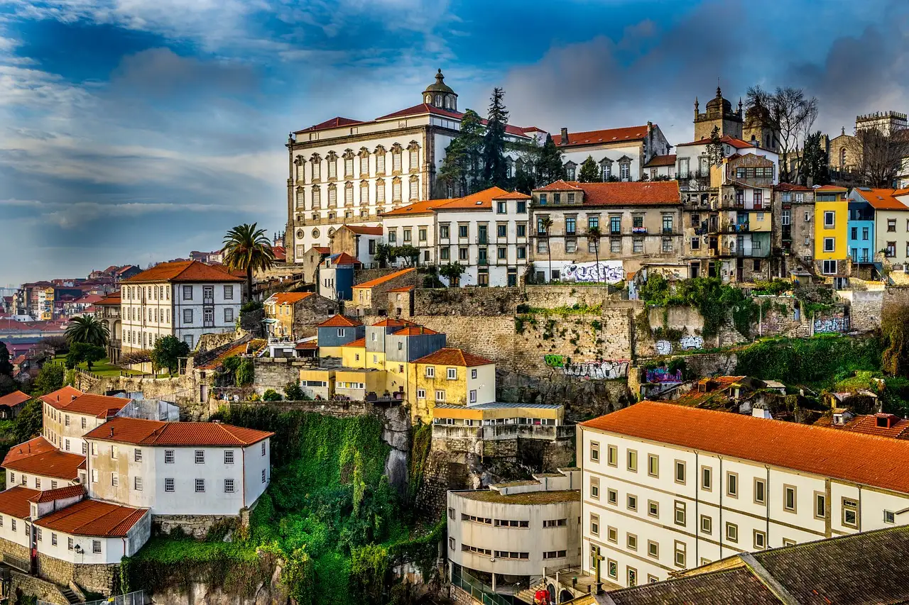 Waarom is Porto de beroemde wijnstad van Portugal?