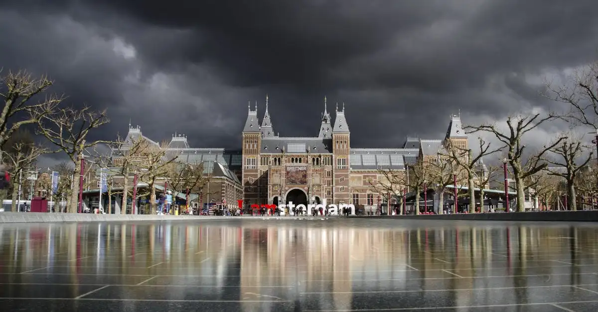 Wat is het beroemdste museum in Amsterdam?
