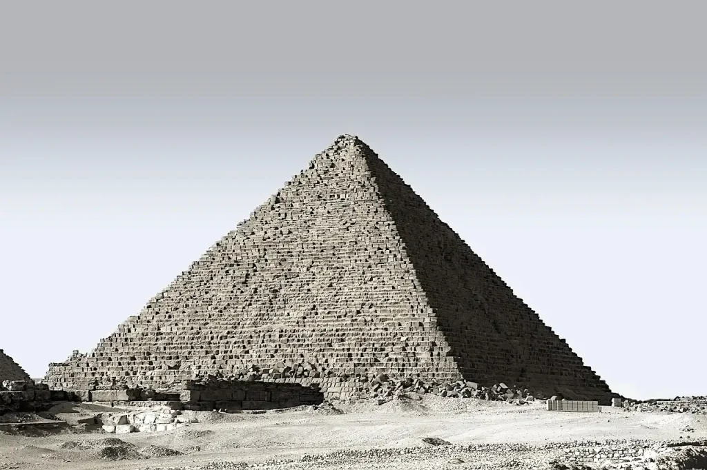 Wat zijn mastaba's en hoe verschillen ze van piramides?