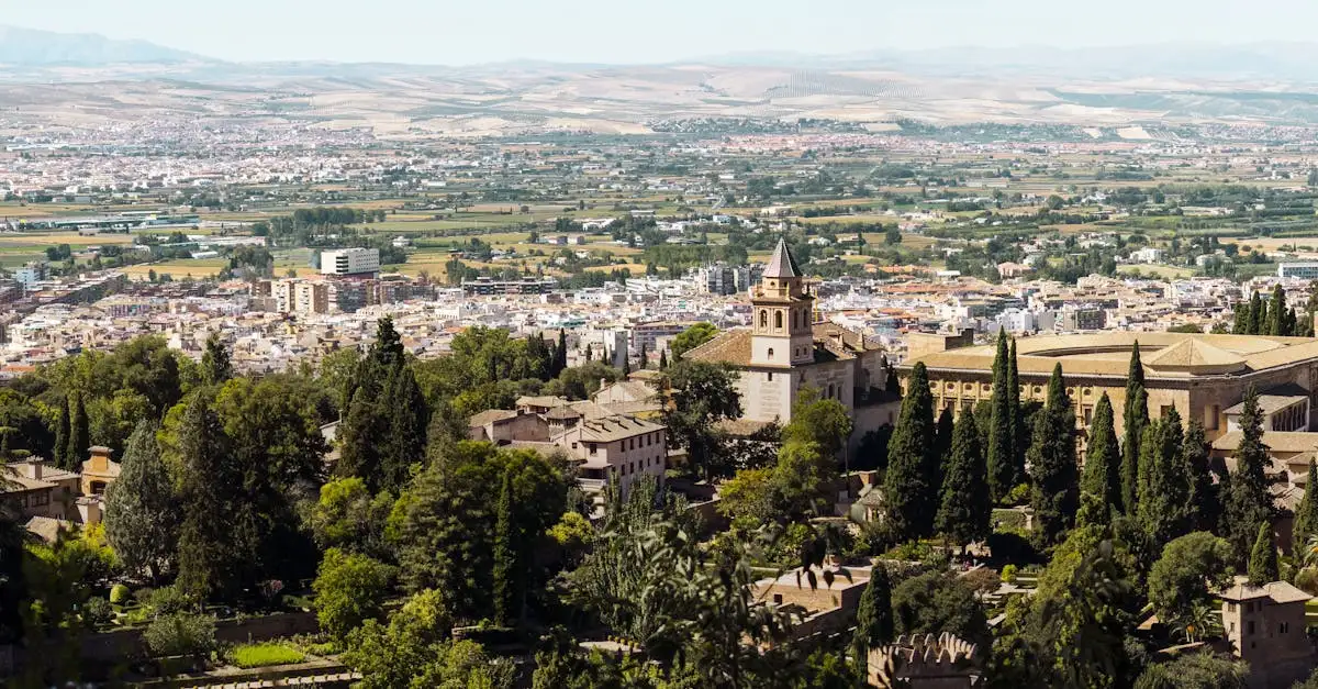 Welke stad heeft het indrukwekkende Alhambra paleis?