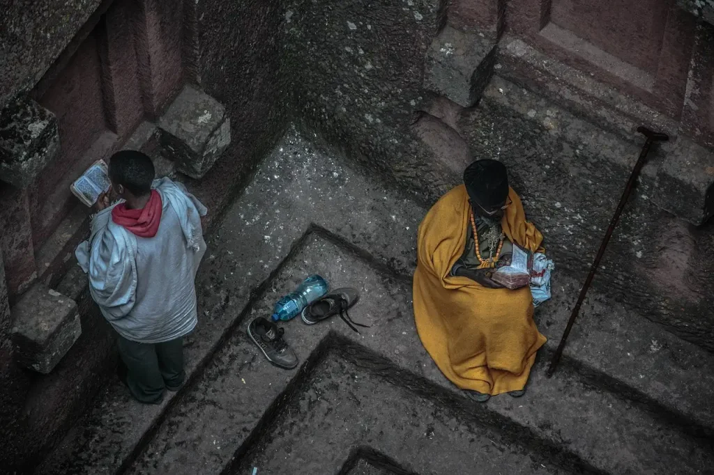 Welke stad in Ethiopië staat bekend om stenen kerken?