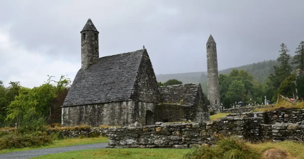 Welke stad in Ierland was middeleeuws kloostercentrum?