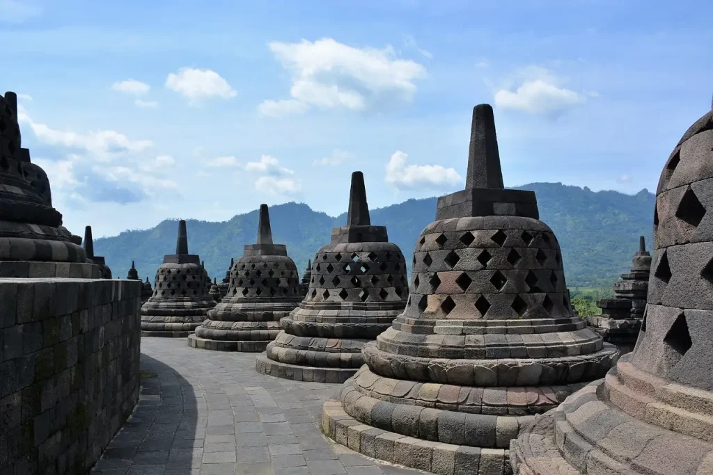 Welke stad in Indonesië herbergt de Borobudur?