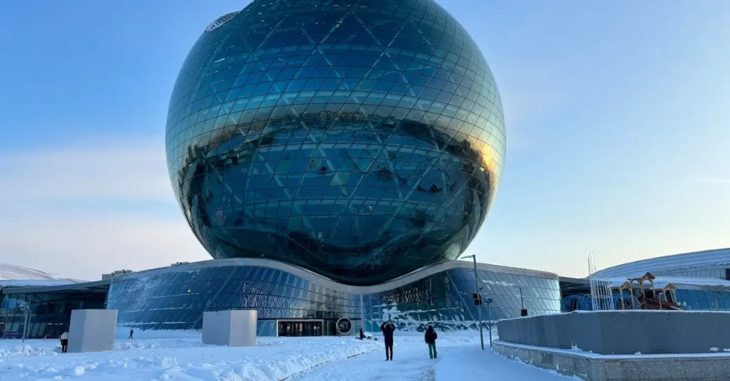 Welke stad in Kazachstan heeft futuristische architectuur?