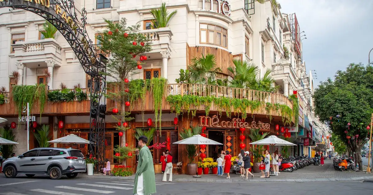 Welke stad in Vietnam is beroemd om zijn lantaarns?