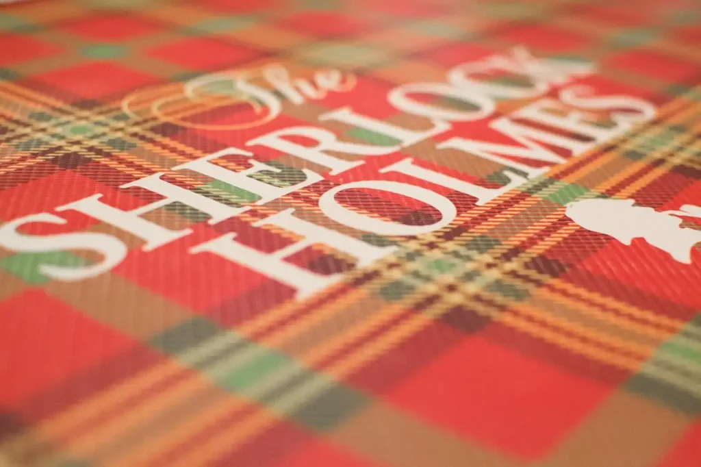 Wie schreef de beroemde verhalen over Sherlock Holmes?