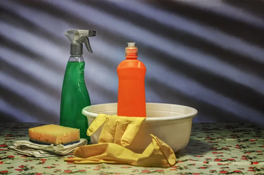 Hoe helpt azijnspray bij het reinigen en ongediertebestrijding?