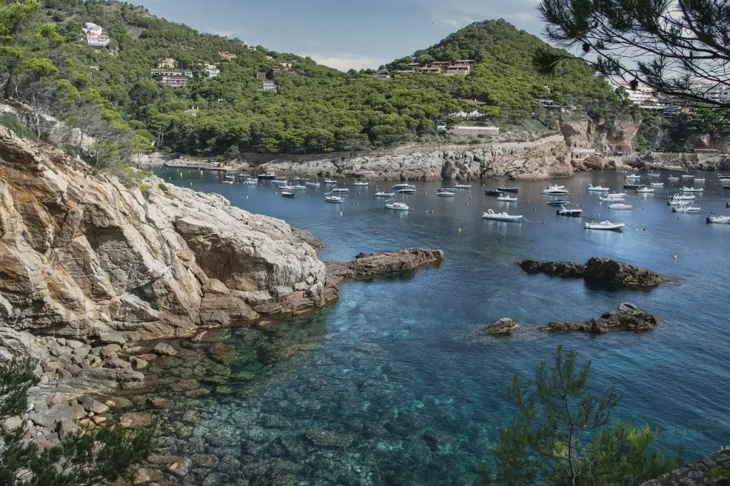 Hoe lang vlieg je van Amsterdam naar Costa Brava (Catalonië, Spanje)? Ontdek het hier!