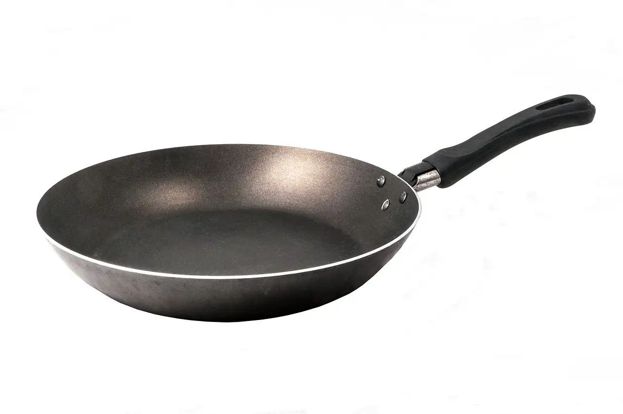 Hoe maak je een aangebrande pan schoon met baking soda?