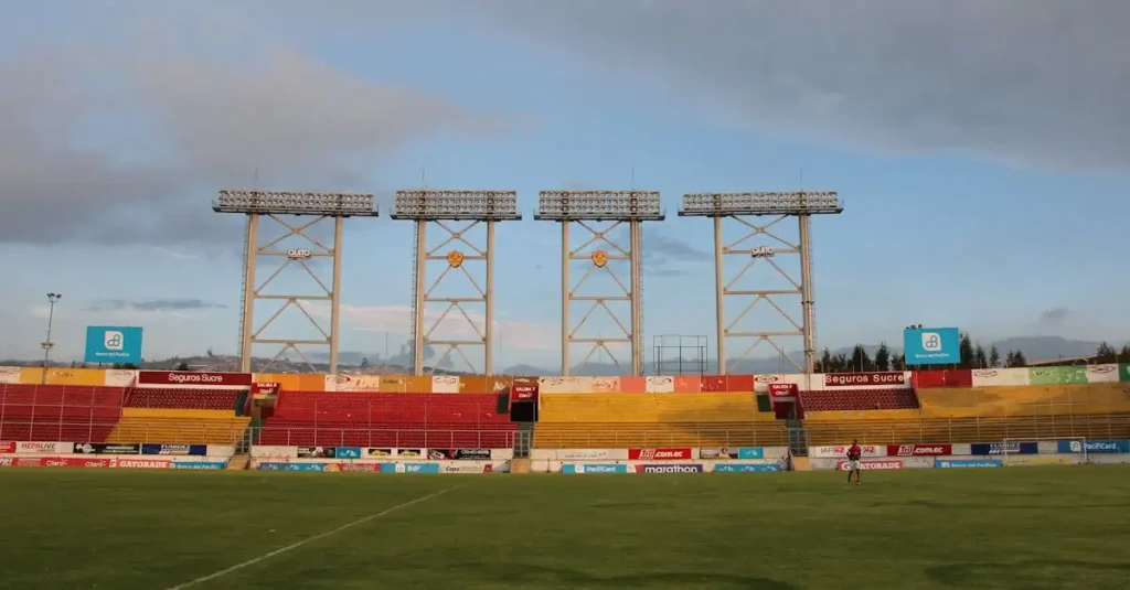 Waar speelt LDU Quito, de historische club uit Ecuador?