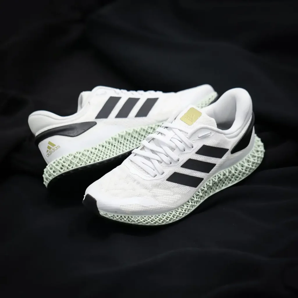 Wat is de geschiedenis van het merk Adidas uit Duitsland?