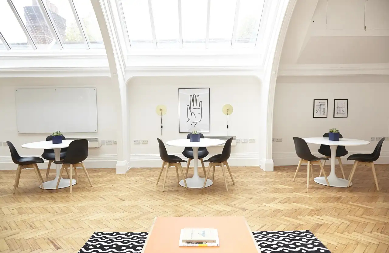 Welke kleur muur bij licht eiken meubels? Ontdek de beste opties!