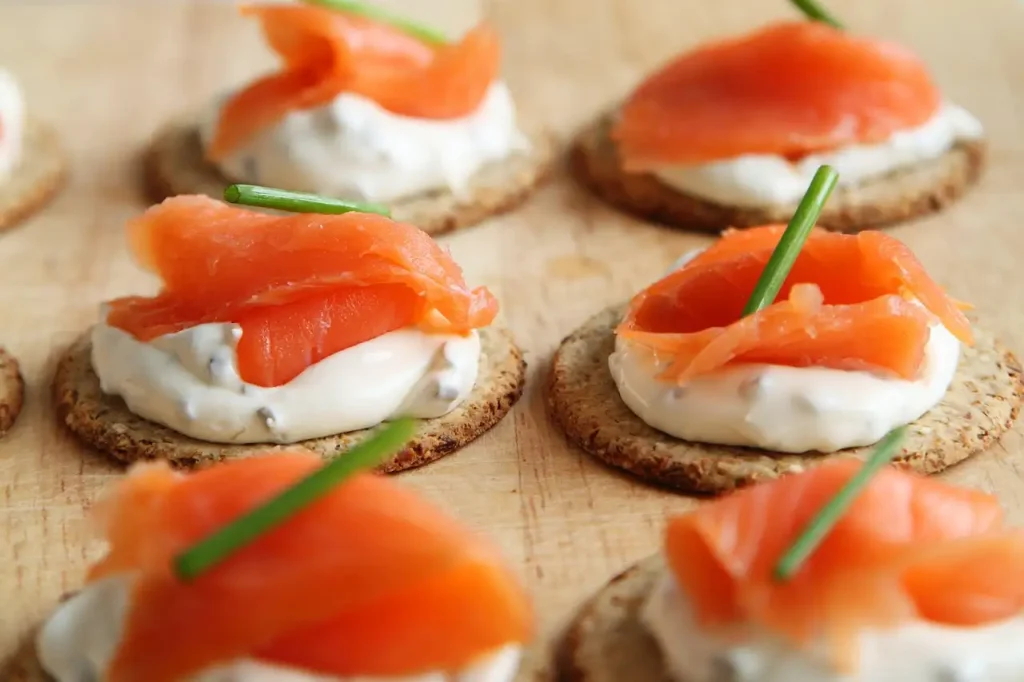 Welke saus bij gerookte zalm? Ontdek de beste combinaties!