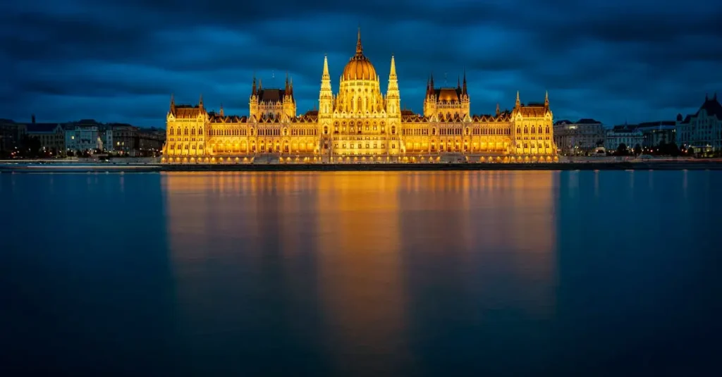 Welke stad aan de Donau heeft een indrukwekkend parlement?