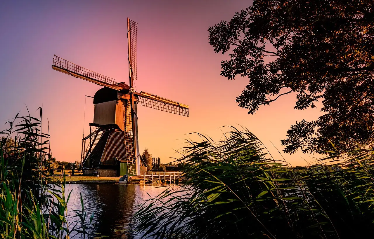 Welke stad stond in de Gouden Eeuw bekend om zijn molens?